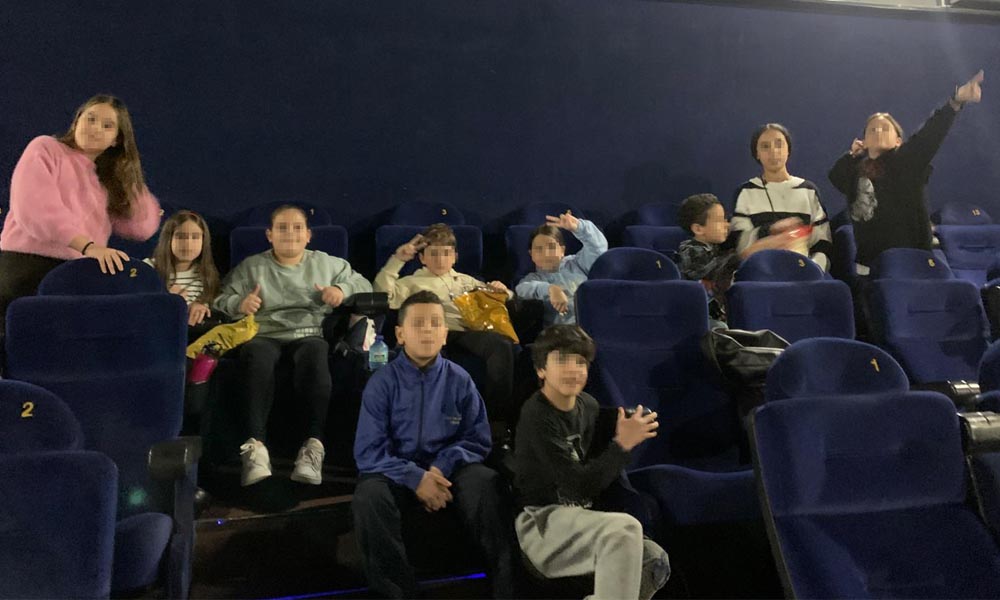 Salida cine niños y niñas clases de apoyo 2024 noviembre