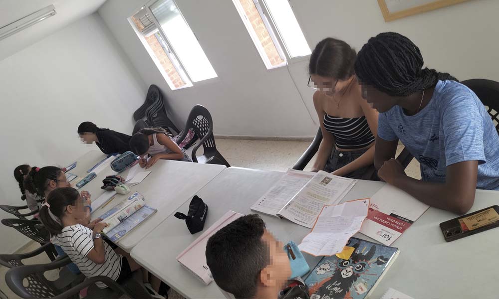 Clases de apoyo en el Sector Sur